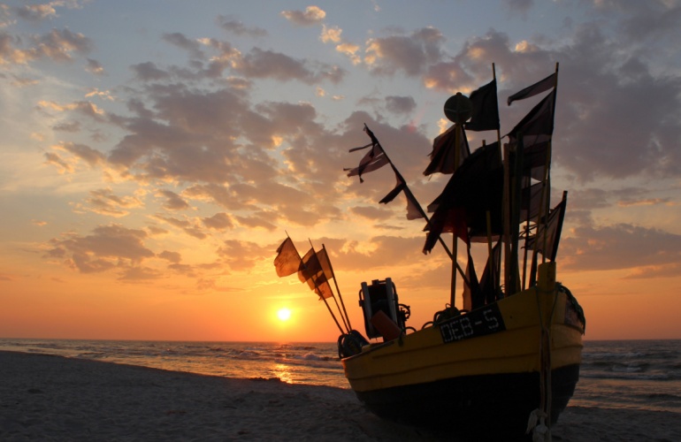 Odkryj Dębki – urokliwą nadmorską miejscowość niedaleko Juraty