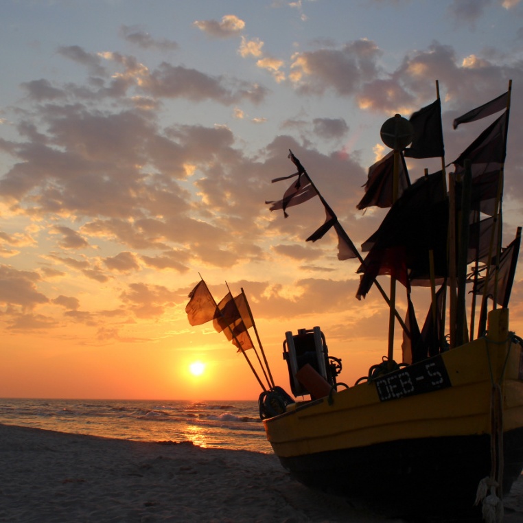 Odkryj Dębki – urokliwą nadmorską miejscowość niedaleko Juraty